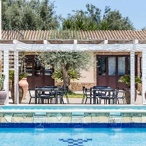 Felicia 3*, Noto Italia